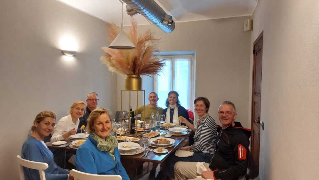 Feines Mittagessen in Castiglione Falletto
