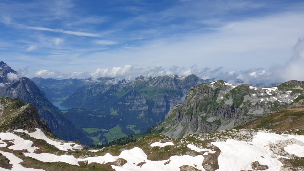 Klöntalersee und umgebende Berge